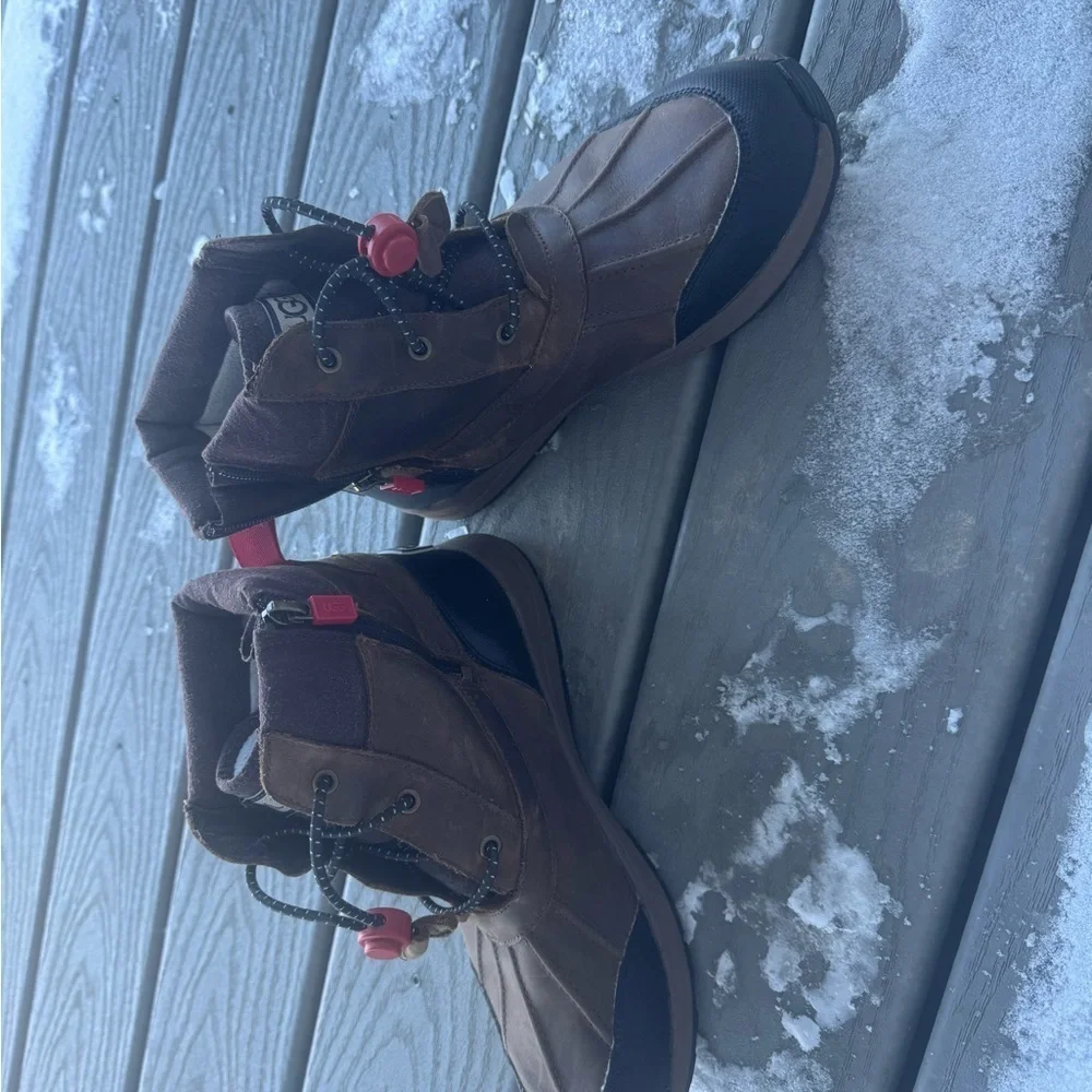UGG Kids Winter Duck Insulated Brown Boots size 5